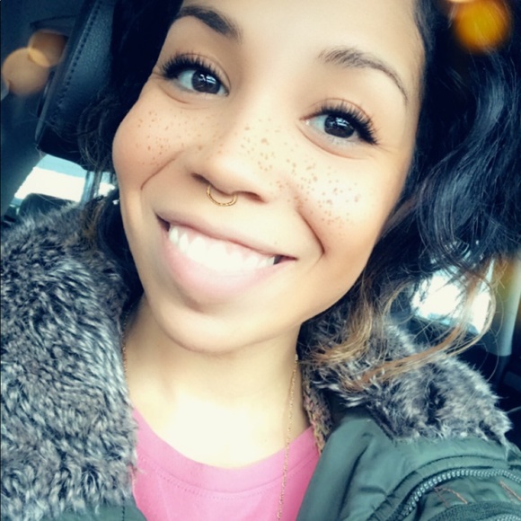 Meet your Posher, Danielle - Picture 1 of 1